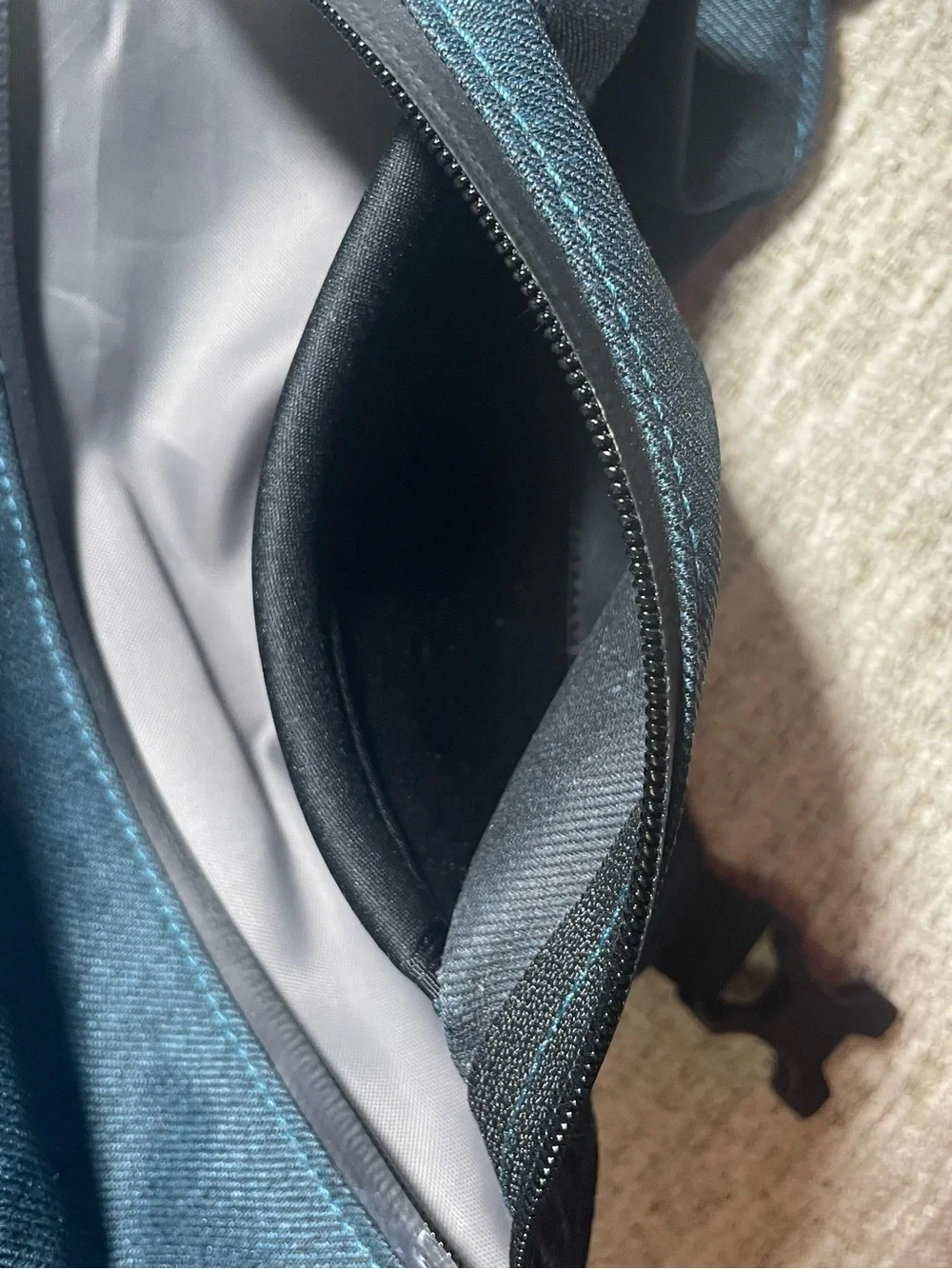 The North Face Navy Blue & Black Roll Top Messenger Bag Laptop Backpack